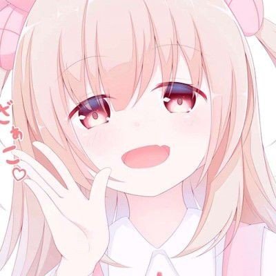 女孩不慎摔坏标本 馆长暖心安抚